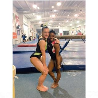 Simone Biles feet photo thumbnail