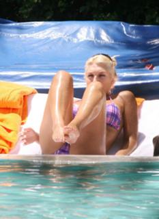 Brooke Hogan feet photo thumbnail