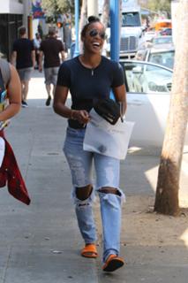Kelly Rowland feet photo thumbnail