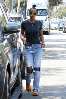 Kelly Rowland feet photo thumbnail