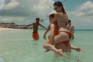 Kendall Jenner feet photo thumbnail