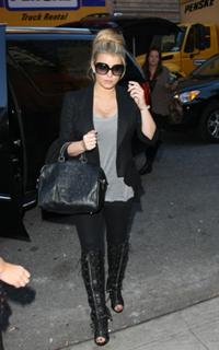 Jessica Simpson feet photo thumbnail