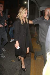 Chloë Grace Moretz feet photo thumbnail