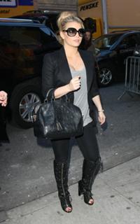 Jessica Simpson feet photo thumbnail