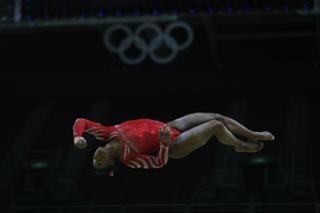 Simone Biles feet photo thumbnail