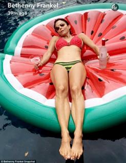 Bethenny Frankel feet photo thumbnail