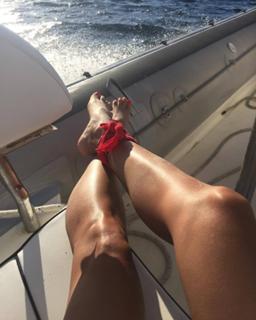 Melissa Satta feet photo thumbnail