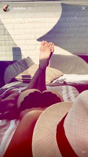 Rosie Huntington-Whiteley feet photo thumbnail