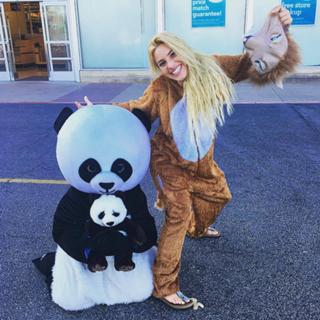 Lele Pons feet photo thumbnail
