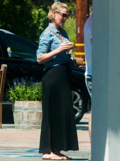 Katherine Heigl feet photo thumbnail