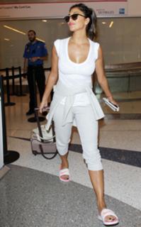 Nicole Scherzinger feet photo thumbnail