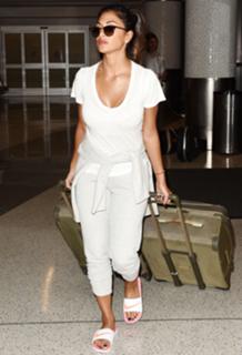 Nicole Scherzinger feet photo thumbnail