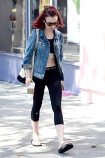 Lily Collins feet photo thumbnail