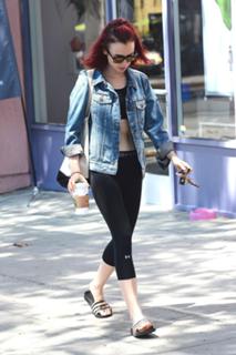 Lily Collins feet photo thumbnail