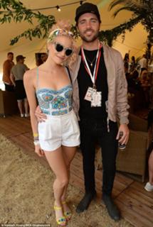 Pixie Lott feet photo thumbnail