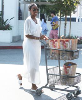 Kelly Rowland feet photo thumbnail