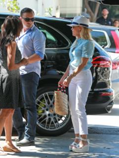 Reese Witherspoon feet photo thumbnail