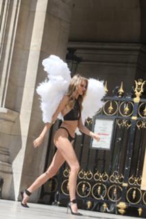 Martha Hunt feet photo thumbnail