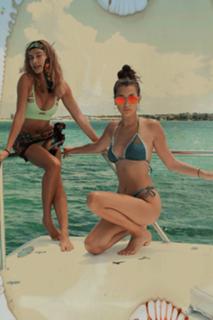Hailey Bieber feet photo thumbnail