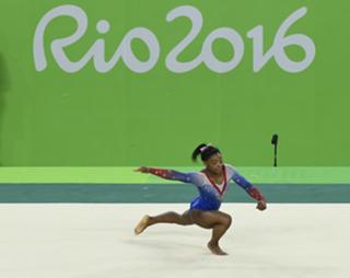 Simone Biles feet photo thumbnail