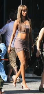 Tyra Banks feet photo thumbnail