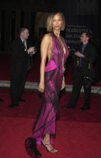 Tyra Banks feet photo thumbnail