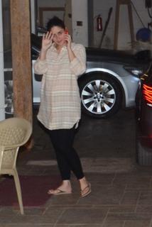 Kareena Kapoor feet photo thumbnail