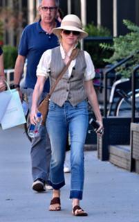 Naomi Watts feet photo thumbnail