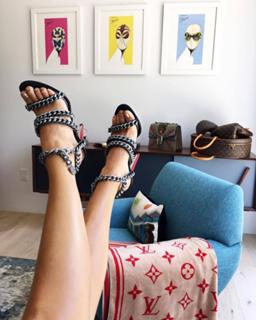 Chiara Ferragni feet photo thumbnail
