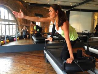 Melanie Sykes feet photo thumbnail
