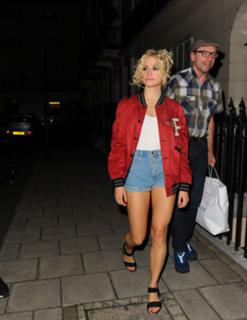 Pixie Lott feet photo thumbnail