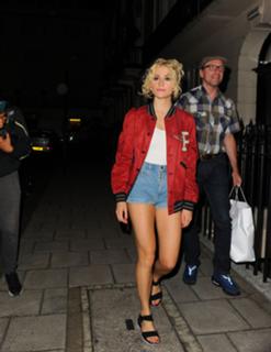 Pixie Lott feet photo thumbnail