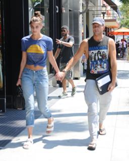 Taylor Hill feet photo thumbnail
