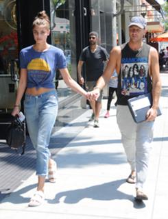Taylor Hill feet photo thumbnail