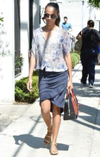 Zoe Saldana feet photo thumbnail