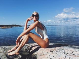 Elsa Hosk feet photo thumbnail