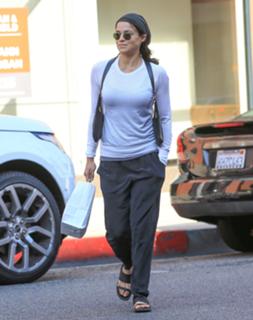 Michelle Rodriguez feet photo thumbnail