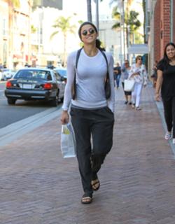 Michelle Rodriguez feet photo thumbnail