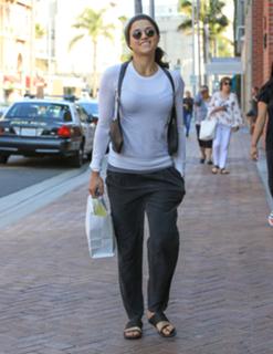 Michelle Rodriguez feet photo thumbnail