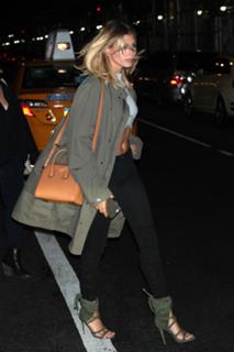 Hailey Bieber feet photo thumbnail