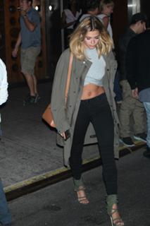 Hailey Bieber feet photo thumbnail