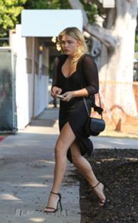 Chloë Grace Moretz feet photo thumbnail