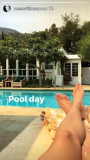 Reese Witherspoon feet photo thumbnail