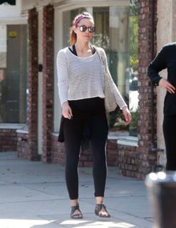 Jessica Biel feet photo thumbnail
