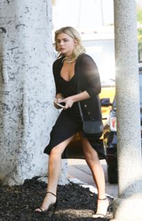 Chloë Grace Moretz feet photo thumbnail