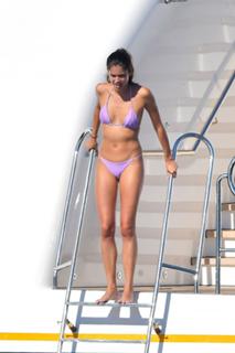 Sara Sampaio feet photo thumbnail