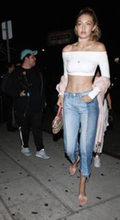 Gigi Hadid feet photo thumbnail