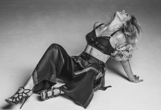 Ellie Goulding feet photo thumbnail