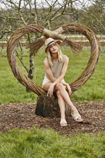 Rosie Huntington-Whiteley feet photo thumbnail