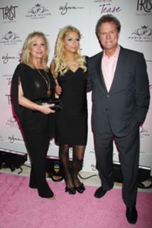 Paris Hilton feet photo thumbnail